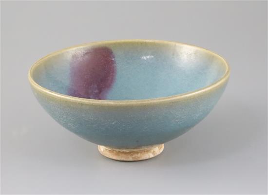 A Chinese Jun ware purple-splashed bowl, Song-Ming dynasty, Diam.17.5cm
